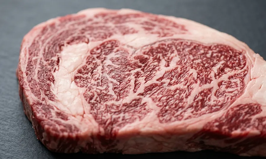 Imagem editorial para Acabamento de carcaça: por que gordura, idade e manejo influenciam o churrasco